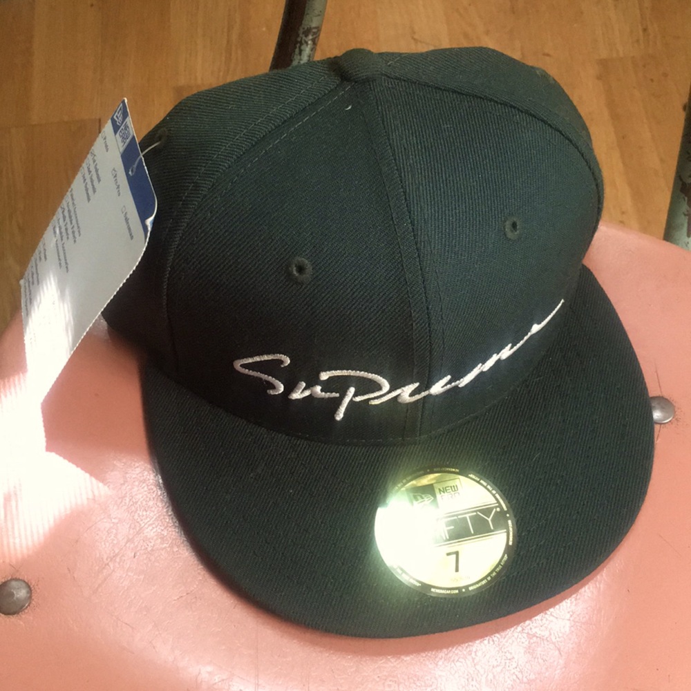 green Supreme / New Era fitted hat size 7